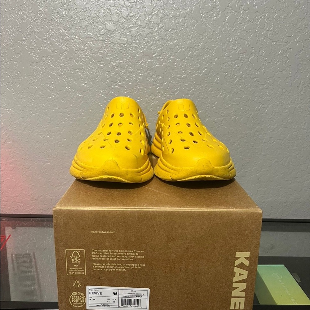 Kane recovery footwear